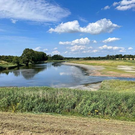 Oosterschelde Lodge Met Veel Privacy En Dicht Bij Het Water Scherpenisse Luaran gambar
