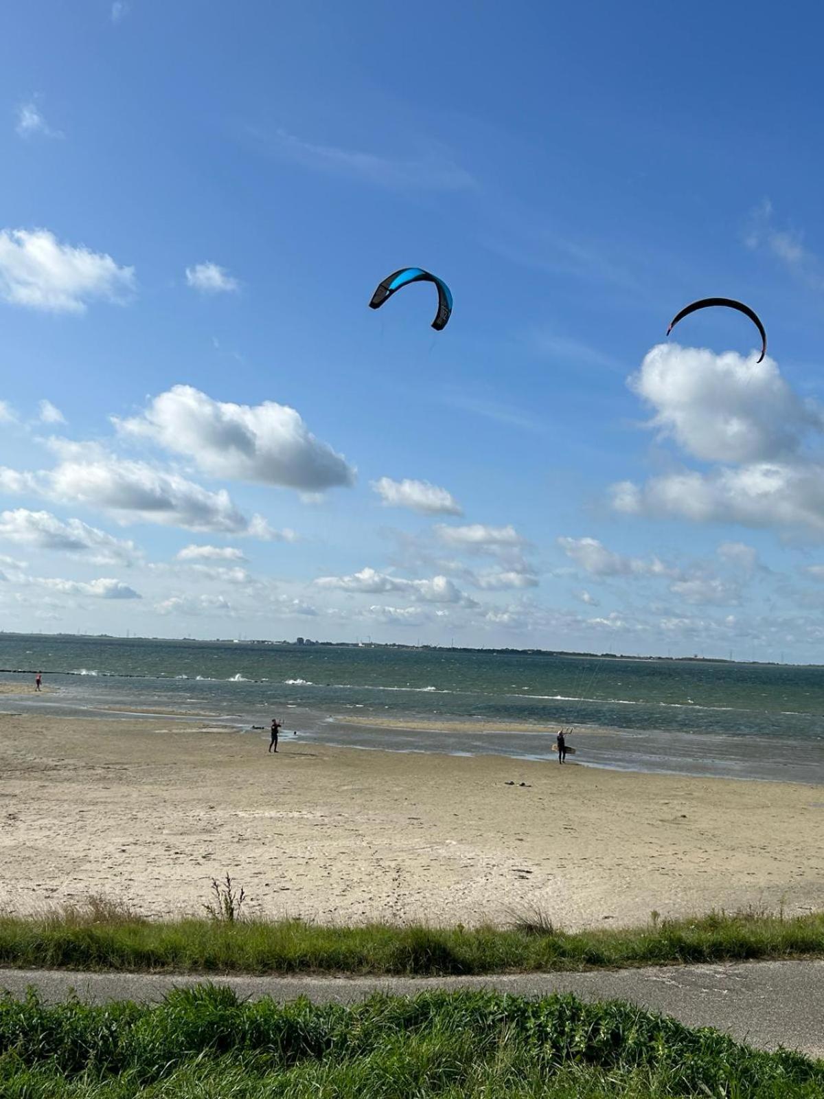 Oosterschelde Lodge Met Veel Privacy En Dicht Bij Het Water Scherpenisse Luaran gambar