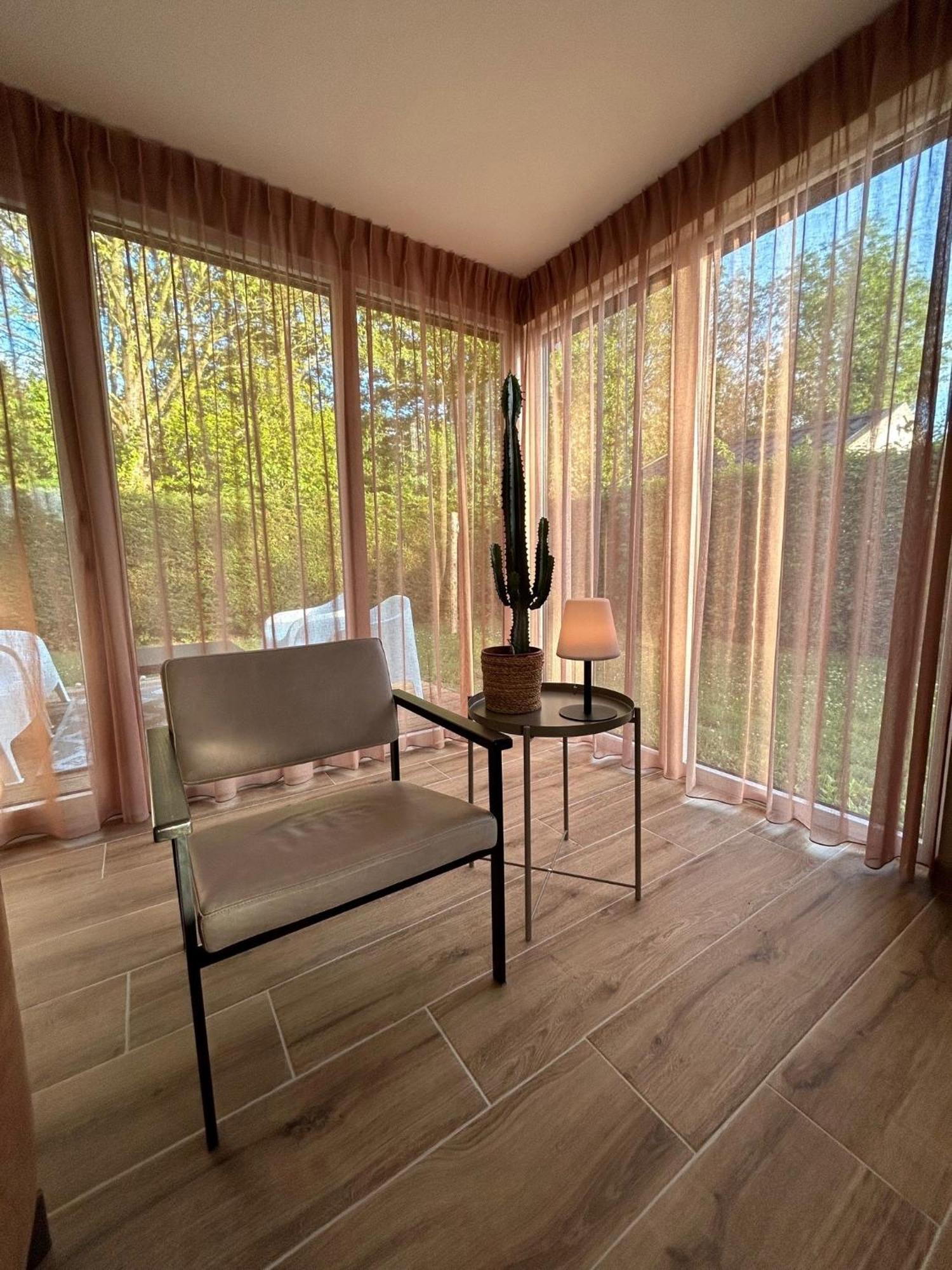 Oosterschelde Lodge Met Veel Privacy En Dicht Bij Het Water Scherpenisse Luaran gambar