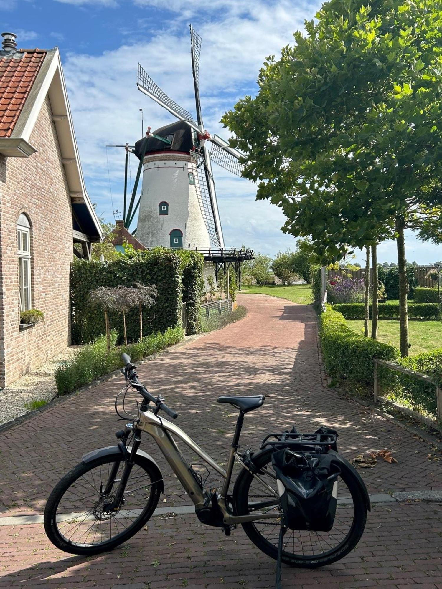 Oosterschelde Lodge Met Veel Privacy En Dicht Bij Het Water Scherpenisse Luaran gambar