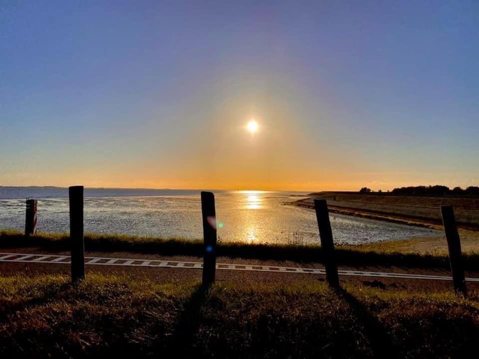 Oosterschelde Lodge Met Veel Privacy En Dicht Bij Het Water Scherpenisse Luaran gambar